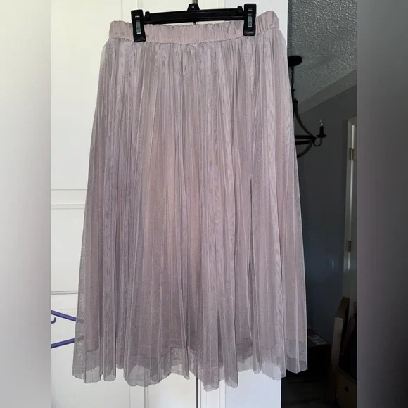 Medium Lavender Tulle Skirt. Midi length - Picture 2 of 2